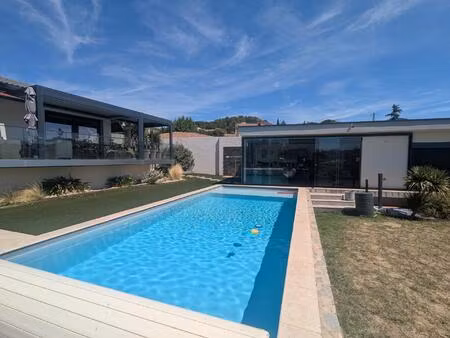viager occupé – investissement rare dans une villa contemporaine d’exception (dame de 78 a