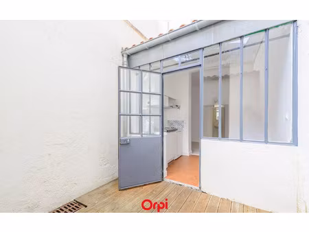 location appartement  m² t-1 à la rochelle  510 €