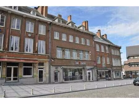 appartement 1-2 chambre(s) donnant sur grand place  en face