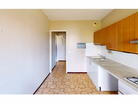 location appartement  m² t-3 à vaulx-en-velin  950 €