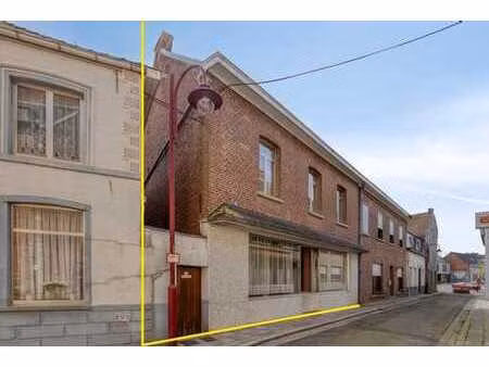 ancienne maison de commerce située au cœur de bever.