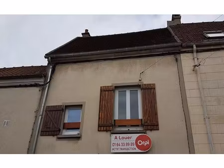 location maison  m² t-2 à montgé-en-goële  702 €