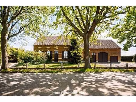 karaktervolle  landelijke woning op 9319 m² te onze-lieve-vr