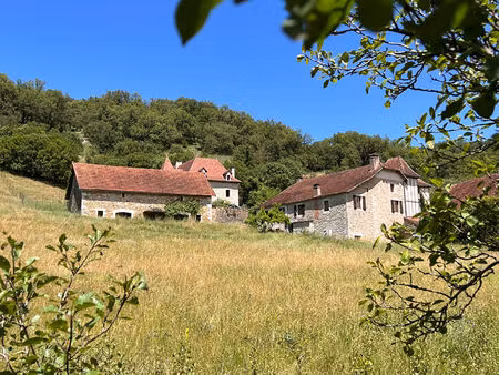 propriété quercynoise dabs la vallée du célé avec 15 ha