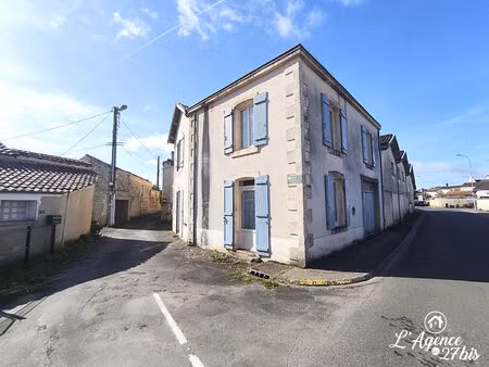 prahecq - maison de bourg  4 chambres. locataires en place.