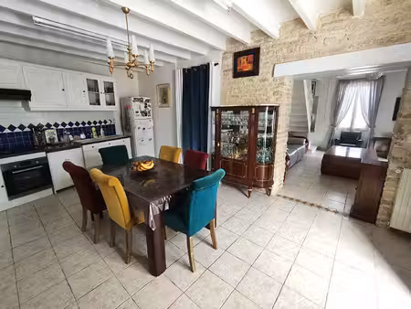 prahecq - maison de bourg  4 chambres.