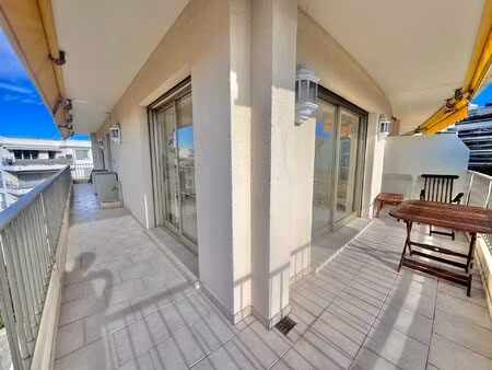 juan-les-pins - appartement deux pièces avec garage et terrasse