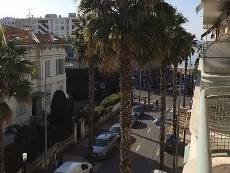trois pièces de 60 m² climatisé en bord de mer