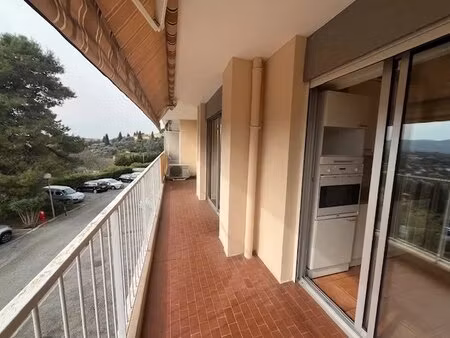 charmant 2 pièces avec terrasse à grasse