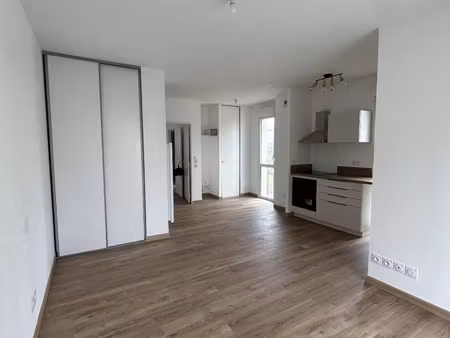 location appartement 2 pièces 47 m² à la rochelle (17000)