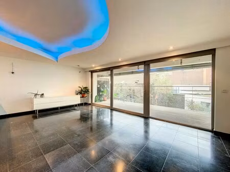 loft nabij zuidstation sint-gillis met 2 slaaphoeken/-kamers