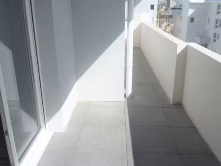 t3 avec terrasse et parking à marseille