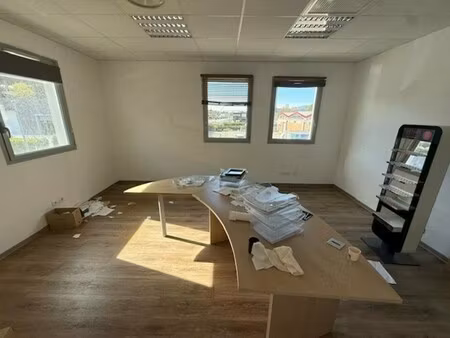 location bureaux 151 m²