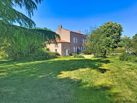 maison le poire sur vie 11 pièces 6 chambres 244 m2