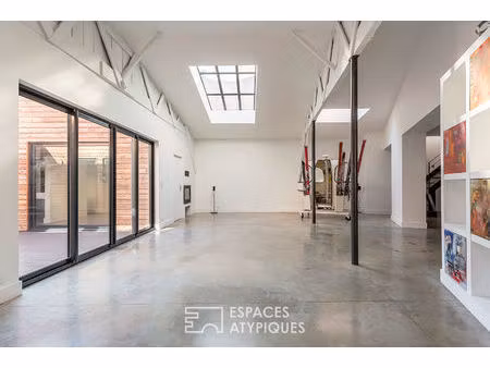 loft intimiste rénové avec patio et garage