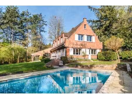 spacieuse villa avec piscine dans le bois de mai