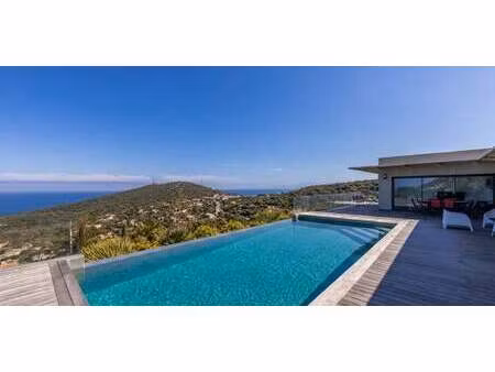 villa avec piscine en bord de mer corbara (2b)