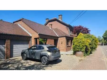 maison 4 façades avec jardin à orp-jauche