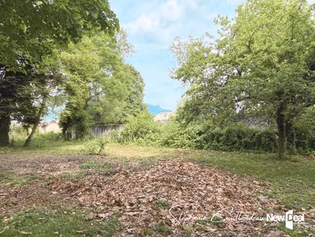 terrain entièrement plat et viabilisé avec vue sur la dent du chart dans petit lotissement