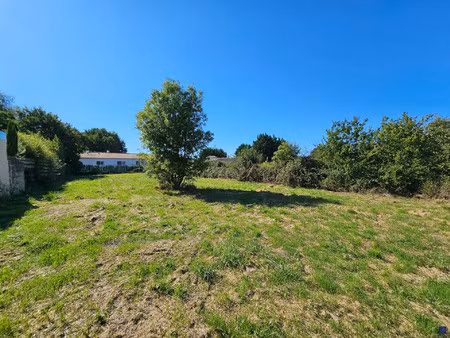 terrain de 899m² à medis