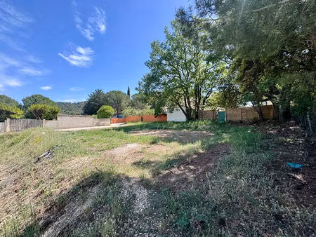 charleval - terrain constructible 723m²