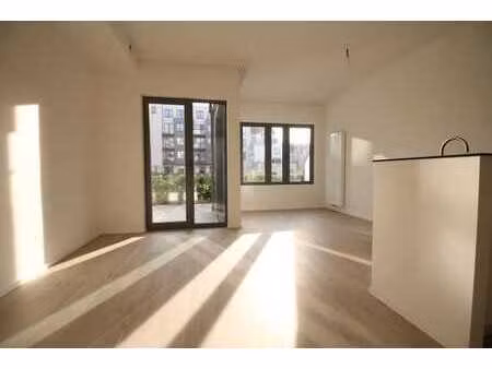 beau studio avec terrasse à louer
