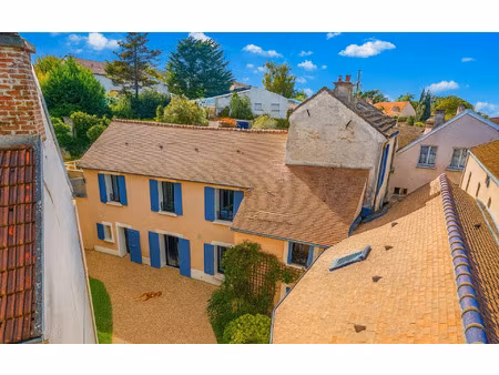 location maison  238 m² t-7 à chambourcy  3 600 €