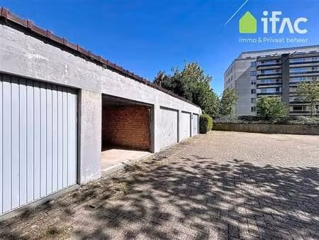 garage box avec porte manuelle