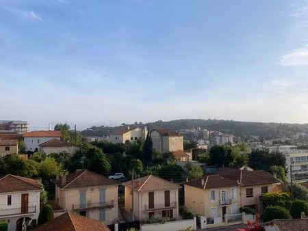 a louer 2 pièces de 29 m² + terrasse de 15 m² au cannet