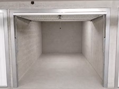 garage fermé à louer – ferney-voltaire (rue de versoix) – proche douanes