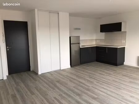 grand t2 (101jda) non meublé 47.5m2 lumineux cholet gare  entièrement rénové  libre 02/06/