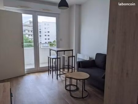 location studio meublé