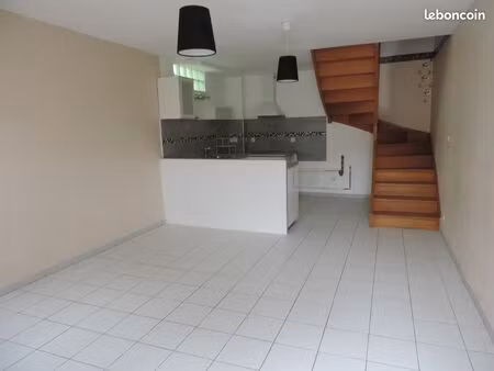 cavaillon t2 duplex 1 chambre jardin commun