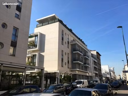 studio suresnes + terrasse et parking