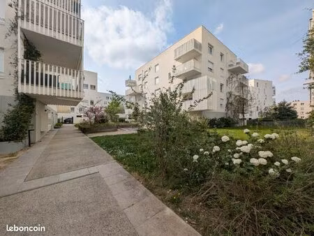 t3 de 53 m2 en rez-de-jardin avec terrasse privative + garage fermé