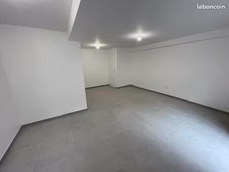 local commercial 27 m² à louer