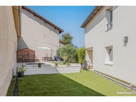 tassin / lyon ouest – duplex 107 m² + jardin 110 m² + piscine – 4 ch – calme absolu