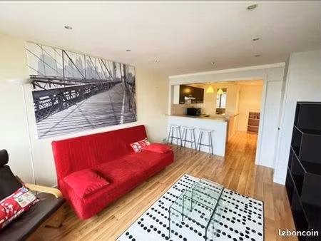 t2 meublé 54m² en centre ville avec 1 place de parking