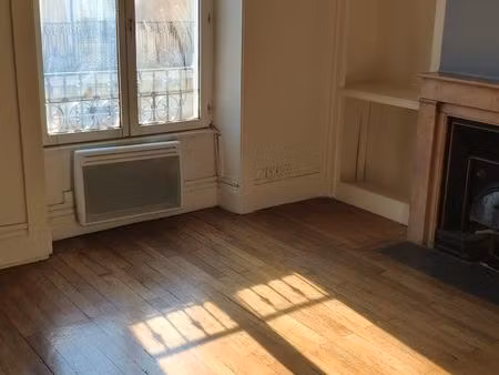 appartement 2 pieces republique (100 m du metro)
