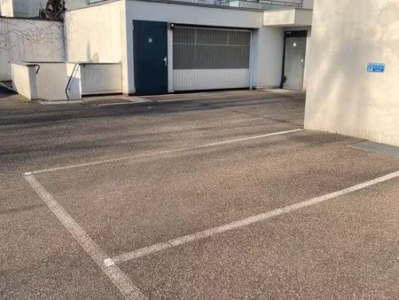 location parking sous-sol securisée