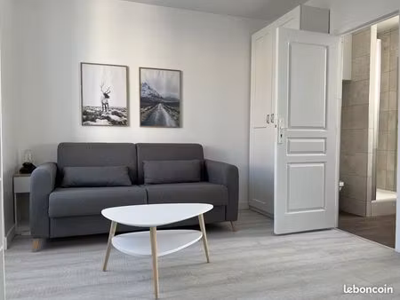 a louer lumineux studio meublé traversant de 23m² à l’isle adam entièrement rénové (parkin