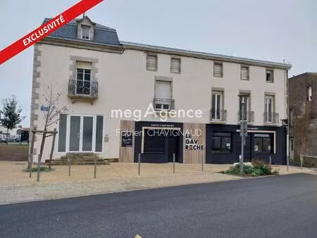vente demeure d'exception à chavagnes-en-paillers (85250) : à vendre / 400m² chavagnes-en-