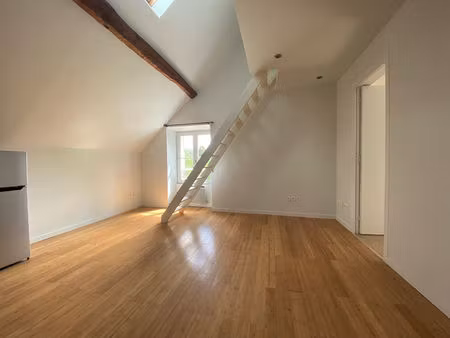 appartement 2 pièces + mezzanine - 35 m² - dourdan