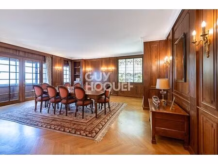 maison 11 pièces - 380 m² habitable proche commerces et écoles.