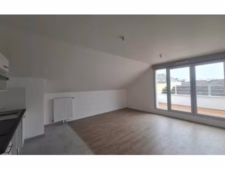 location appartement  m² t-3 à combs-la-ville  1 101 €