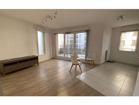 location appartement  59.32 m² t-3 à romainville  1 460 €