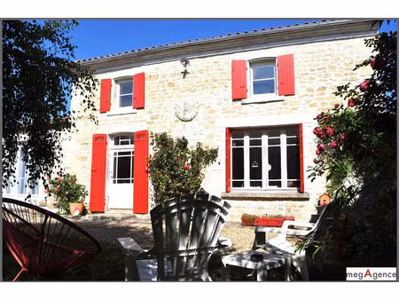vente maison 6 pièces 145 m² à saint-georges-de-longuepierre (17470)  211 000 €