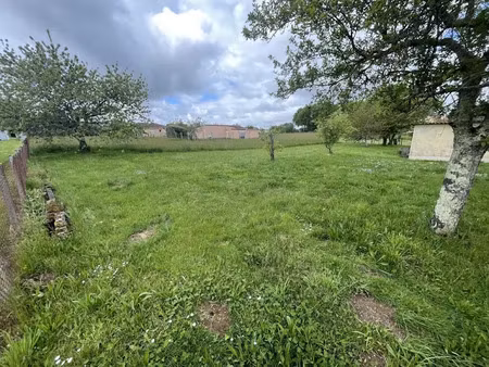 vente terrain 1699 m² à rochechouart (87600)  34 100 €