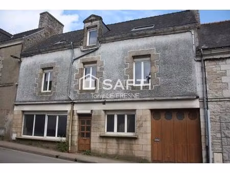 immeuble en cours de rénovation avec possibilité de créer plusieurs logements.