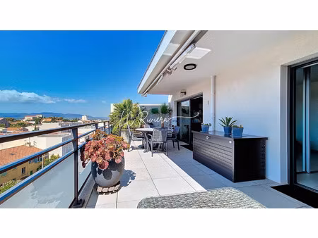 appartement de luxe à vendre dans le quartier plateau notre dame sud-bord de mer-beaurivag